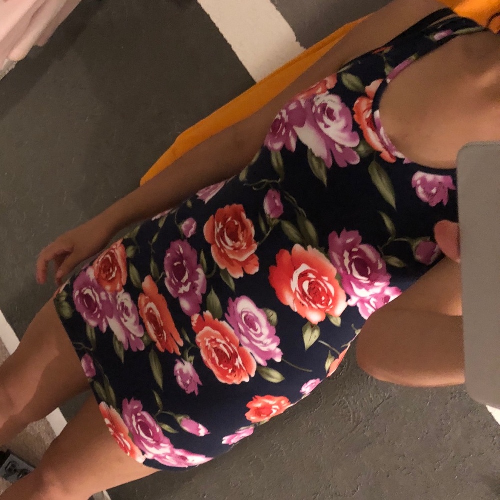 🌟Final sale 🌟 floral body con dress